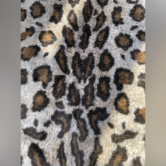 Donna Saylers Fabulous Furs “Leo” Leopard Print Faux Fur Area Rug 58x93 - Picture 3 of 12